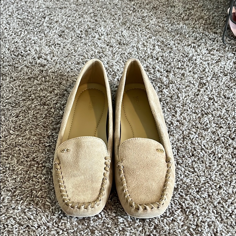 MICHAEL Michael Kors Tan Suede Loafers Classic Flats. Size 8. New in Box.